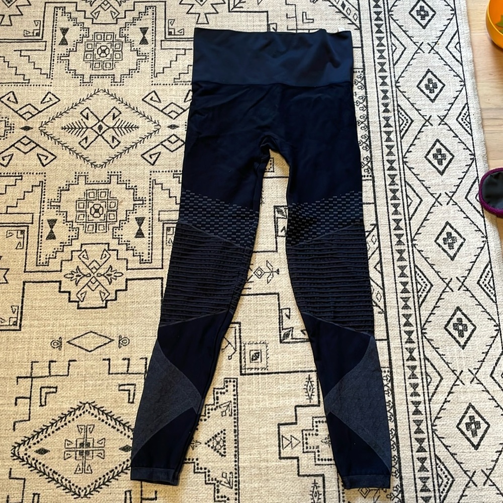 Blue pattern leggings